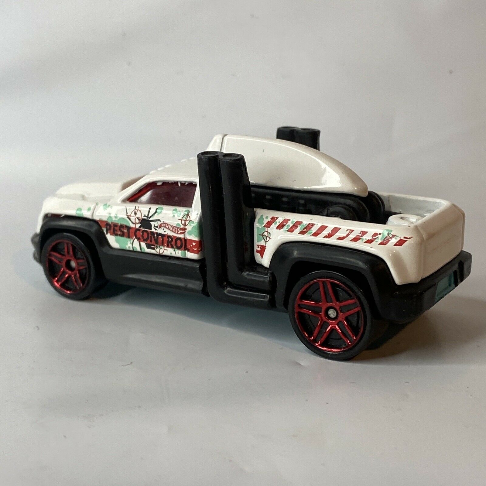 WHITE DIESEL DUTY PEST CONTROL TRUCK HOT WHEELS LOOSE 2010 Collectable Diecast Models DarEnterprises
